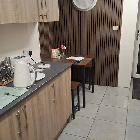 1 At Busy Bee Apartment Daingean