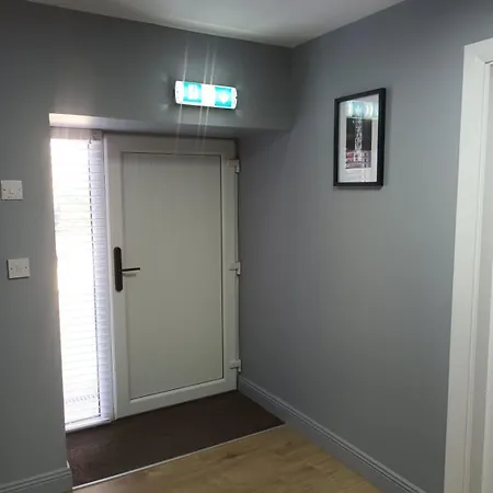 1 At Busy Bee Apartment Daingean