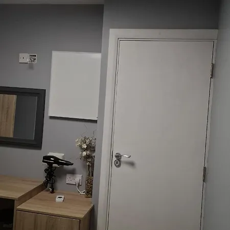 1 At Busy Bee Apartment Daingean