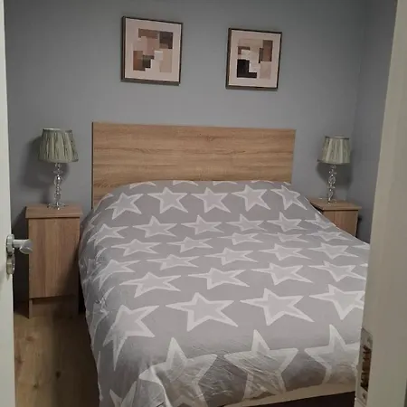 1 At Busy Bee Apartment