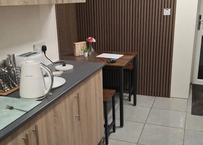 1 At Busy Bee Apartment Daingean