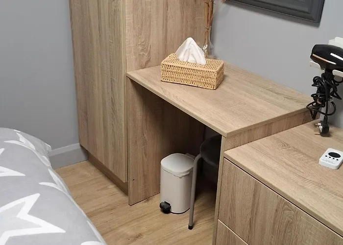 1 At Busy Bee Apartment *